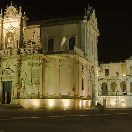 Piazza 300mila Oda ve Kahvaltı Lecce
