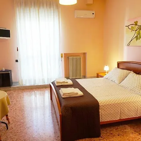 Piazza 300mila Λέτσε