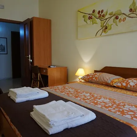 Piazza 300mila Bed and Breakfast Λέτσε